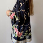 Imagen de Camisa amplia con estampado floral (4)
