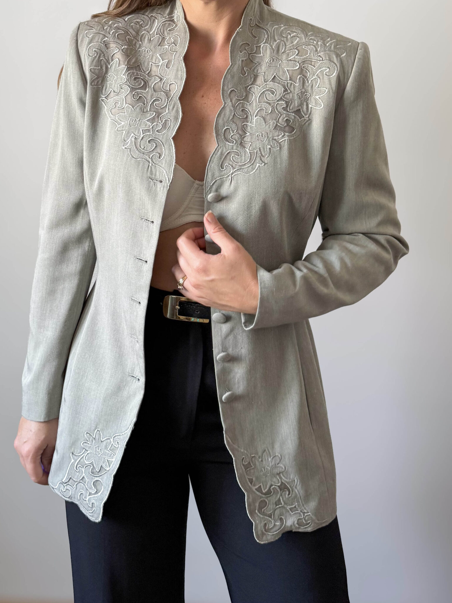 Imagen de Chaqueta gris acea bordada (1)