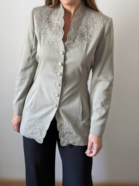 Imagen de Chaqueta gris acea bordada (2)