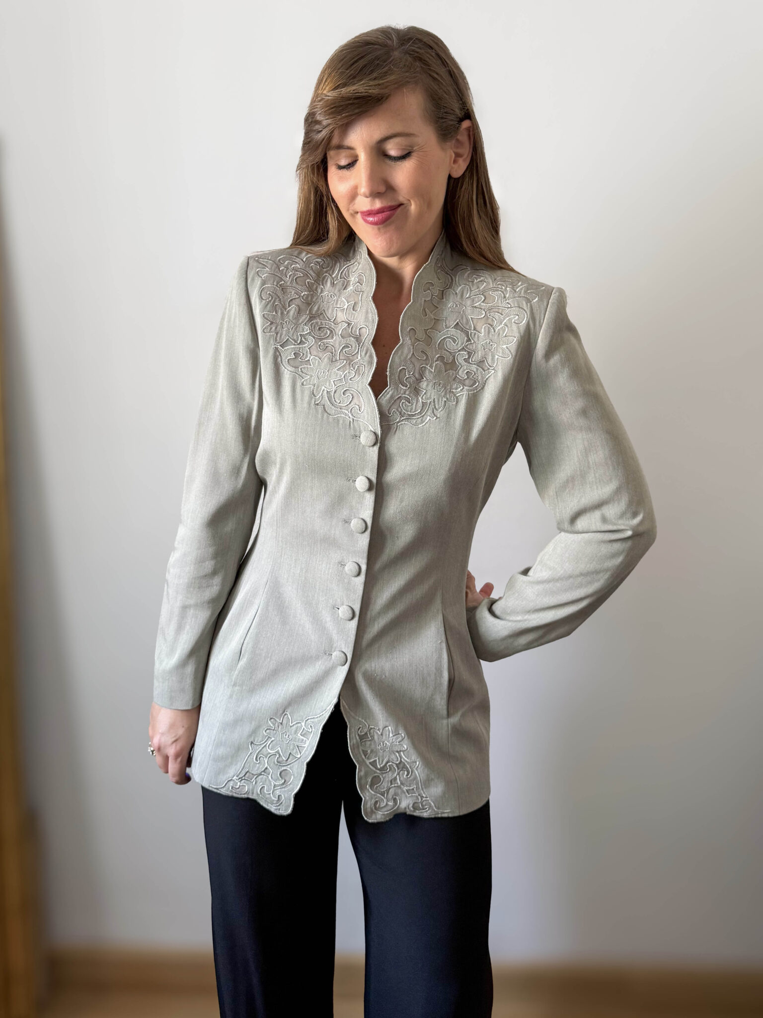 Imagen de Chaqueta gris acea bordada (3)
