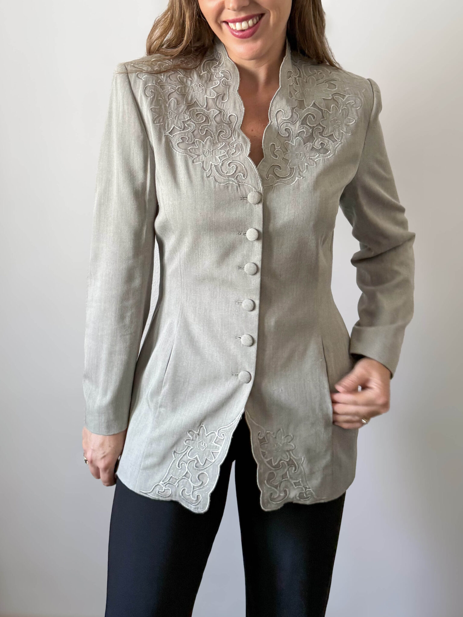 Imagen de Chaqueta gris acea bordada (7)